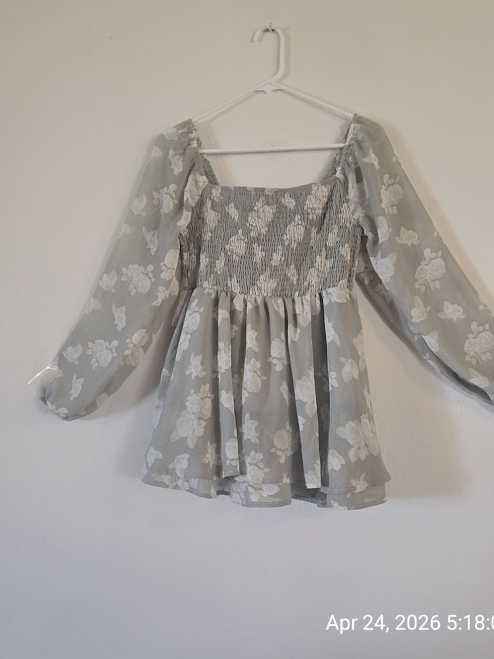 Justify Black Label on Light Gray Fabric